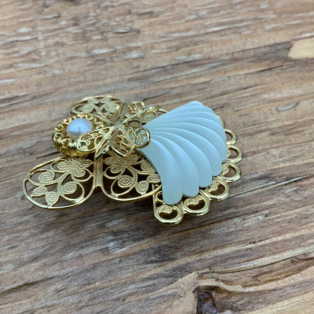 Jane AOL Vintage 1998 Gold Plated Filagree Faux Pearl Brooch Pin